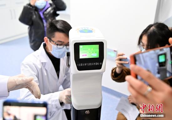 Photo shows a China-developed highly efficient bioaerosol nucleic acid detection system. (Photo/China News Service)