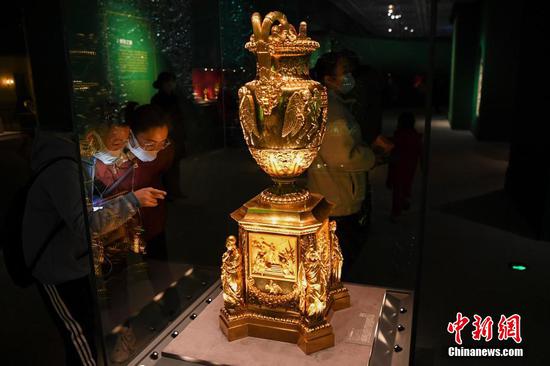 Treasures used by European nobles on display in Central China's Changsha