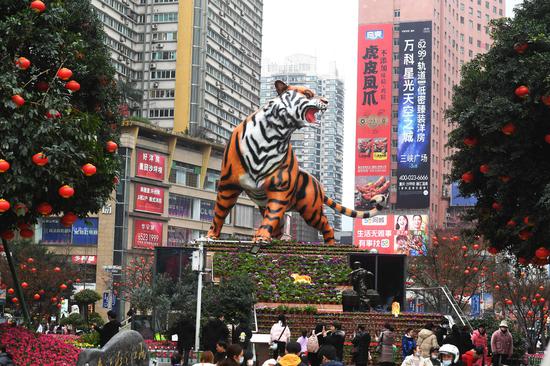 Giant tiger sculpture unveiled in Chongqing