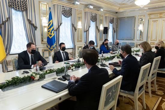 Ukrainian President Volodymyr Zelensky and U.S. Secretary of State Antony Blinken meet to discuss the security situation around Ukraine in Kiev, Ukraine, Jan. 19, 2022. (Ukrainian Presidential Office/Handout via Xinhua)