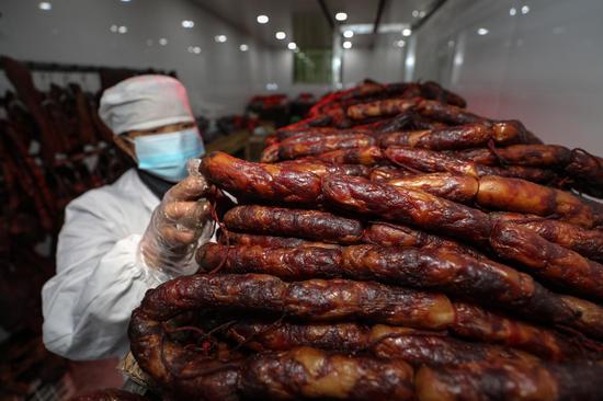 Aroma of cured meat fills SW China's Guizhou