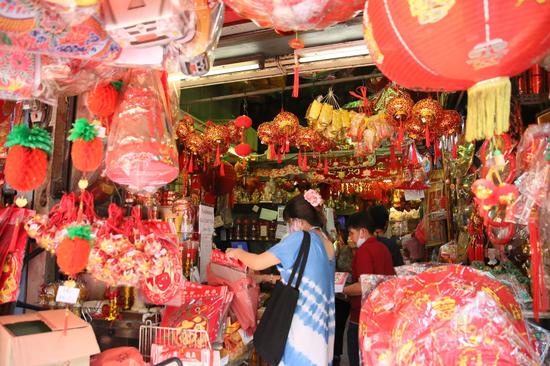 Festive atmosphere of Chinese New Year prevails in Bangkok Chinatown 
