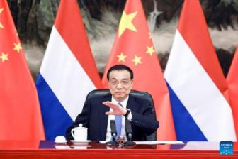 Chinese Premier Li Keqiang meets with Dutch Prime Minister Mark Rutte via video link in Beijing, capital of China, Jan. 26, 2022. (Xinhua/Ding Lin)