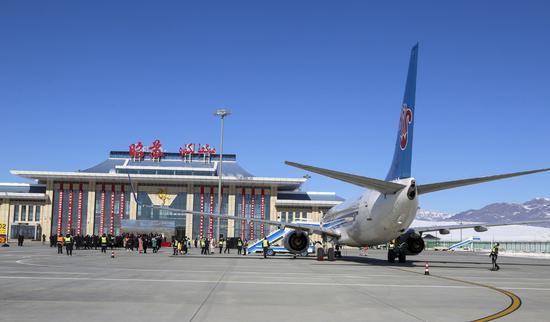 An airplane lands at the Zhaosu Tianma Airport in Northwest China's Xinjiang Uygur autonomous, on Jan 28, 2022. (Photo/Xinhua)