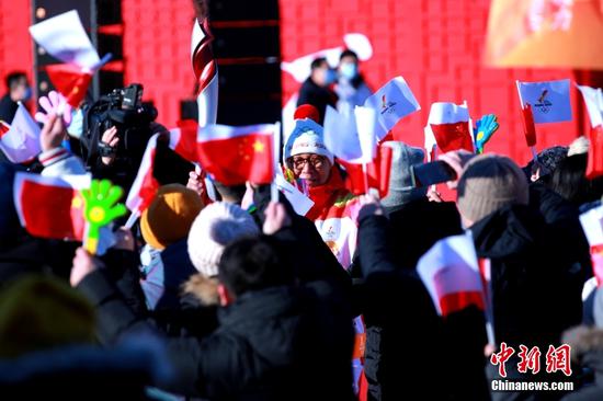 China's first winter sports world champion Luo Zhihuan runs with the torch during the Beijing 2022 Olympic Torch Relay at the Olympic Forest Park in Beijing, capital of China, Feb. 2, 2022. (Photo/China News Service)