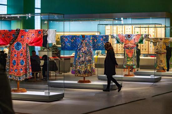 Exhibition on Traditional Chinese crafts opens in Beijing