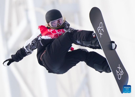 Chloe Kim of the United States reacts during the women's snowboard halfpipe final at Genting Snow Park in Zhangjiakou, north China's Hebei Province, Feb. 10, 2022. (Xinhua/Xu Chang)