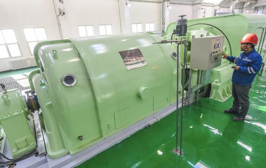 A staff member checks on the power-generating devices of a waste-to-energy plant in Bazhou, north China's Hebei Province, Jan. 9, 2020. (Xinhua/Li Xiaoguo)