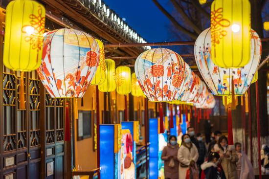 Lanterns in Nanjing lit up to celebrate the upcoming festival