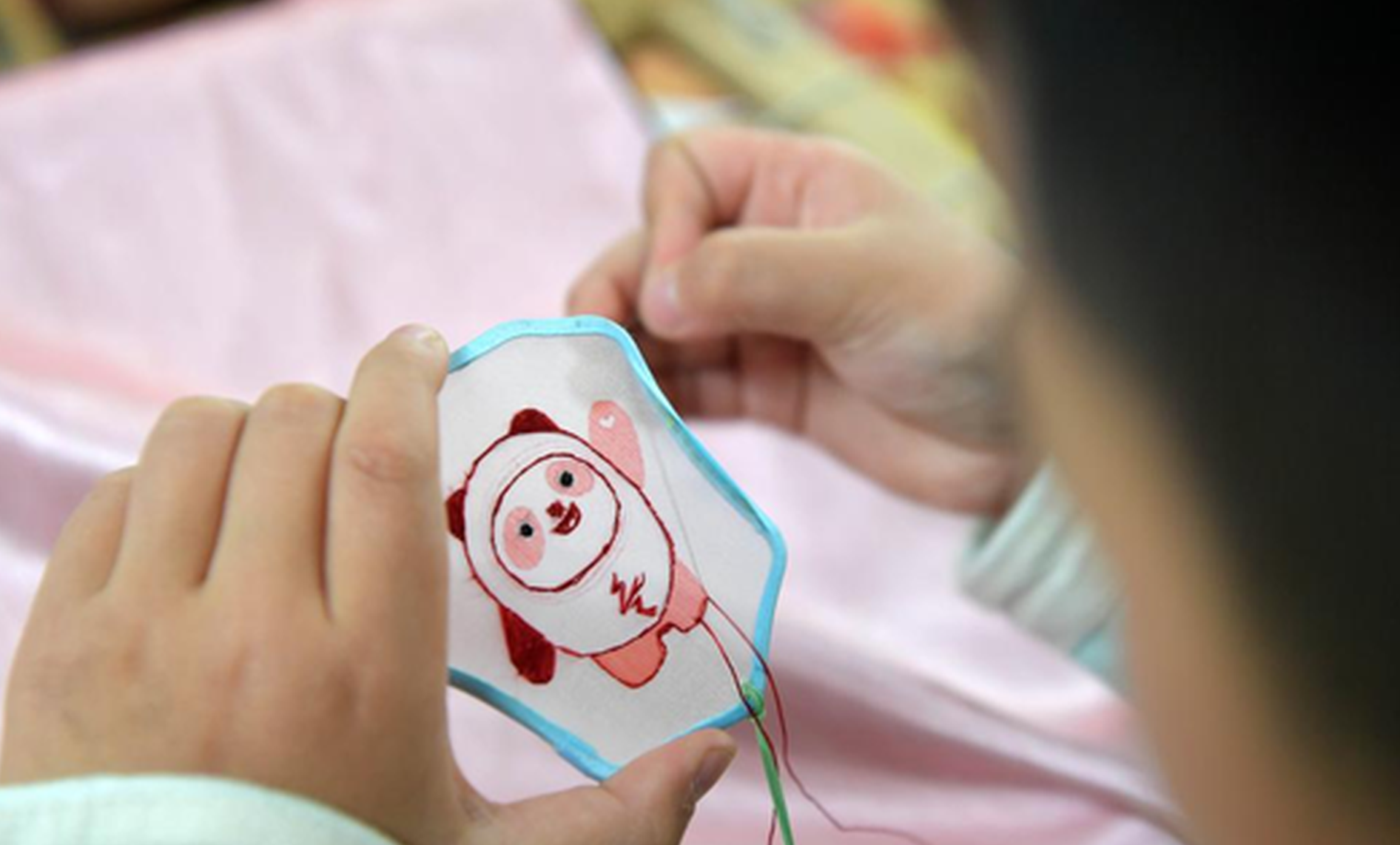 Jiangxi Embroidery adopts Bing Dwen Dwen look