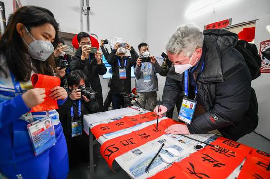 Foreign journalists covering Beijing 2022 invited to experience Chinese culture 