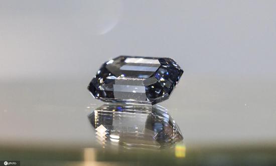 Largest blue diamond at Sotheby's auction expects $48 million