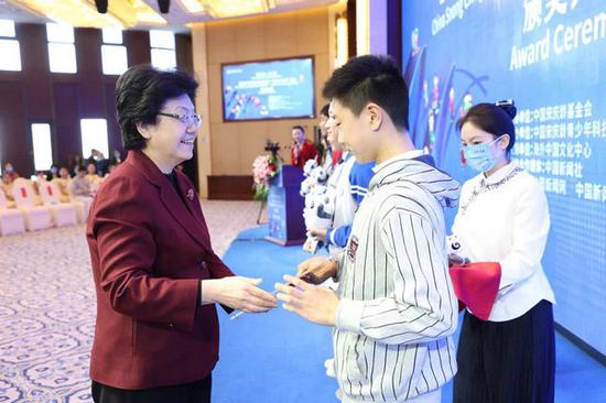 An award ceremony for the online cultural activity Junior Cultural Ambassadors was held in Beijing on Wednesday. [Photo provided to China Daily]