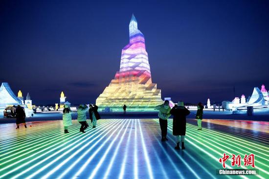 Harbin Ice-Snow World welcomes surging visitors