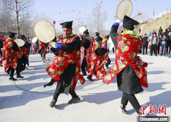 People of Tu ethnic perform 'Biangbiang Dance' to pray for fortune