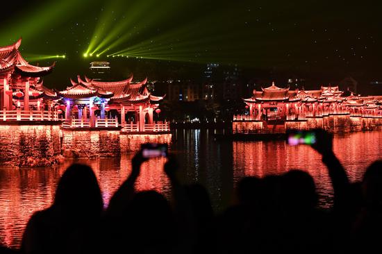 Light show staged at Guangji Bridge