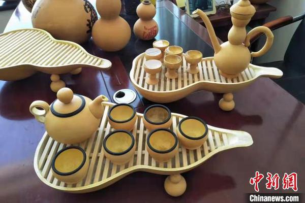 Gourd handcraft made by Xue Gailian in Wenshui County of Shanxi Province. (Photo provided by Xue Gailian)