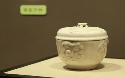 China's Dehua porcelain shows its unique charm