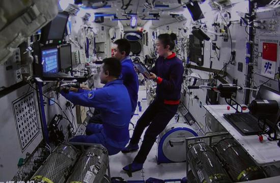 Screen image taken at Beijing Aerospace Control Center on Jan. 8, 2022 shows the Shenzhou-13 astronauts in China's space station core module conducting the manual rendezvous and docking experiment with the Tianzhou-2 cargo craft. (Xinhua/Guo Zhongzheng)