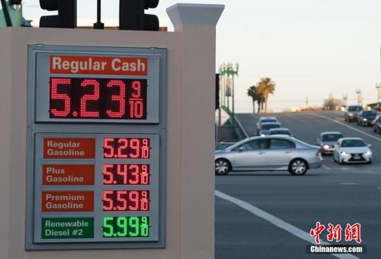 Gas prices jump in Canada, the U.S.