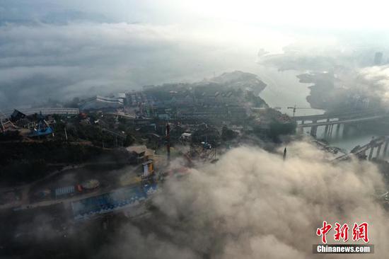 Village in Chongqing shrouded in advection fog