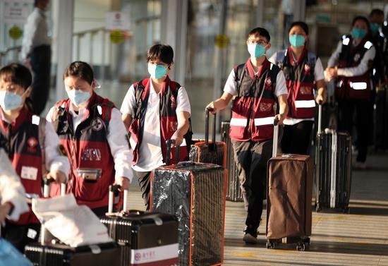 A new batch of medical staff from the Chinese mainland to support the COVID-19 control efforts of the Hong Kong Special Administrative Region arrives in south China's Hong Kong, March 14, 2022. (Xinhua/Li Gang)
