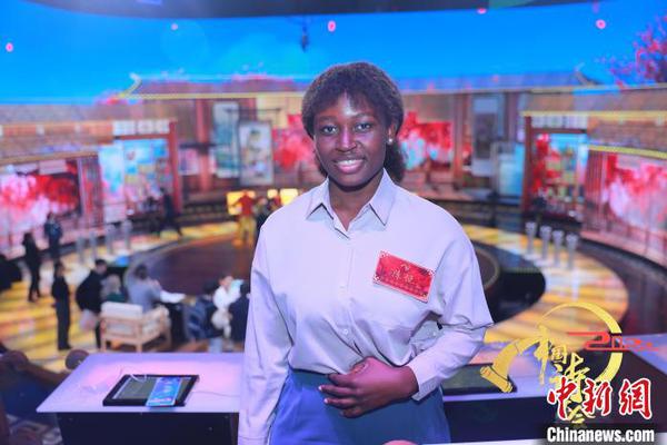 Ifeoma Amuche Gladys is at the 2022 Chinese Poems Competition.
(Photo provided to China News Service by Ifeoma Amuche Gladys)
