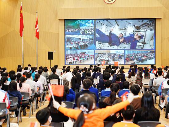 Students attend a live class given by the Shenzhou-13 crew members, in south China's Hong Kong, Dec. 9, 2021.  (Xinhua/Wang Shen)