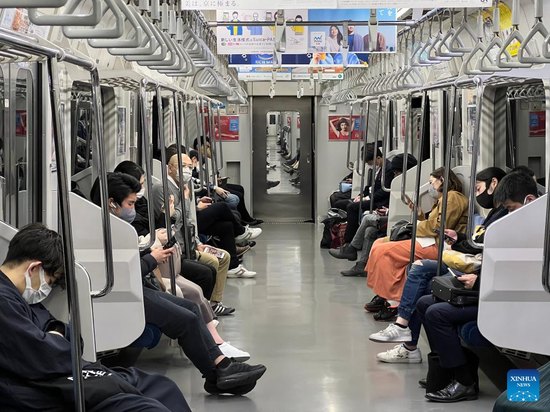 Photo taken with a mobile phone shows passengers stranded in a JR Yokosuka Line train following an earthquake, Japan, March 16, 2022. (Photo by Sun Jialin/Xinhua)