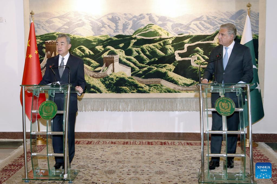 Chinese State Councilor and Foreign Minister Wang Yi (L) speaks at a joint press conference with Pakistani Foreign Minister Shah Mahmood Qureshi in Islamabad, Pakistan, on March 21, 2022. (Xinhua/Ahmad Kamal)
