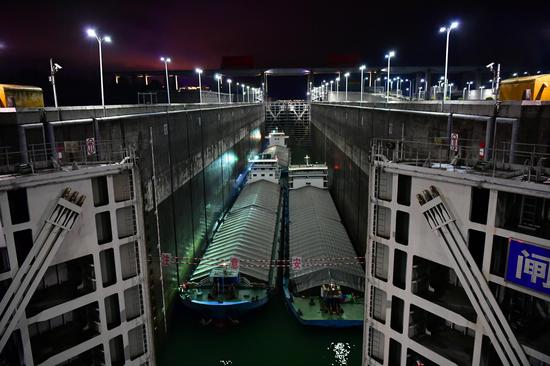 Three Gorges ship lock resumes double-line