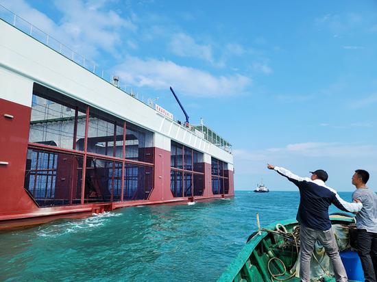 First deep-sea semi-submersible fish farm facility settled in Hainan