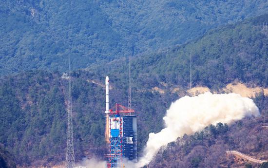 A Long March-2C carrier rocket carrying six satellites produced by Beijing-based GalaxySpace and a commercial remote sensing satellite blasts off from the Xichang Satellite Launch Center in southwest China's Sichuan Province, March 5, 2022. (Photo by Zheng Zhongli/Xinhua)