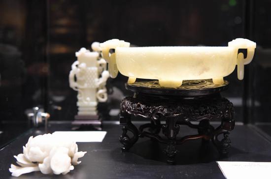 Antiques of Qing dynasty on display at Drouot Estimations in Paris