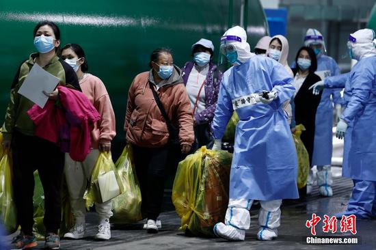 322 COVID-19 patients discharged from Shanghai's largest makeshift hospital