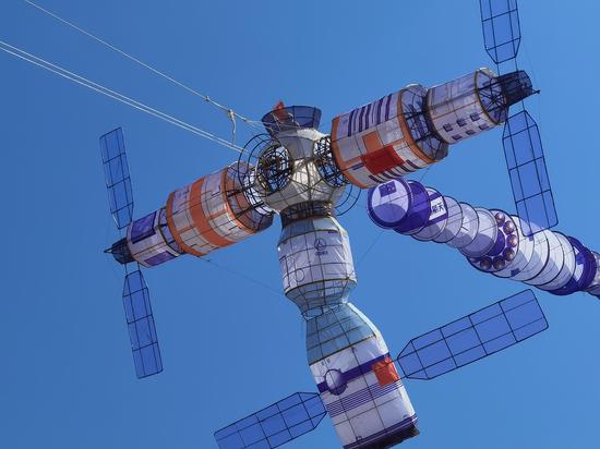 Chinese space station themed kite flying welcomes return of three astronauts