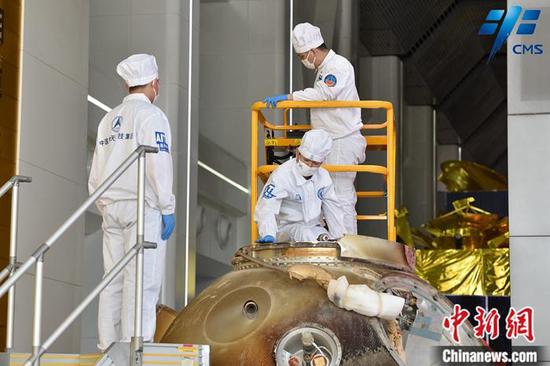 China’s Shenzhou-13 return capsule opened in Beijing on Tuesday. (Photo/ China News Service)