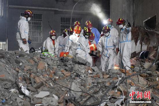 Photo shows the accident site of a collapsed self-built residential structure in central China's Hunan Province. (Photo/China News Service)