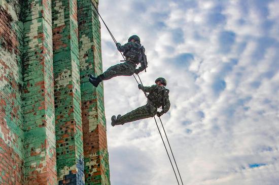 Armed police special combat team conducts high intensity training in Guangxi