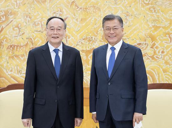 Visiting Chinese Vice President Wang Qishan meets with South Korea's outgoing President Moon Jae-in in Seoul, South Korea, May 9, 2022.  (Xinhua/Li Tao)