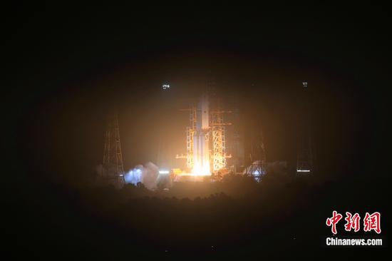 The Long March-7 Y5 rocket, carrying Tianzhou-4, blasts off from the Wenchang Spacecraft Launch Site in south China's Hainan Province, May 10, 2022.  (Photo/China News Service)