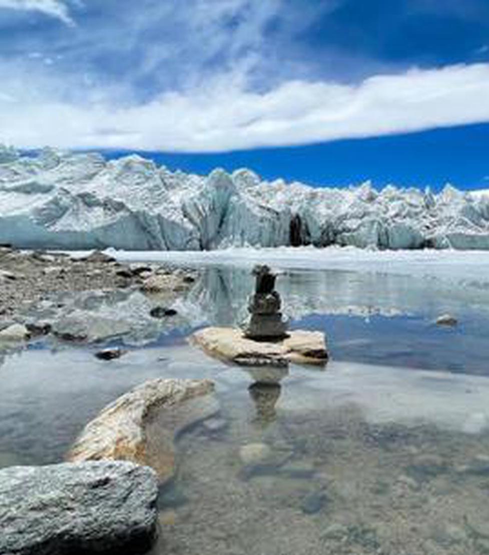 Stunning scenery of No. 40 glacier in Tibet
