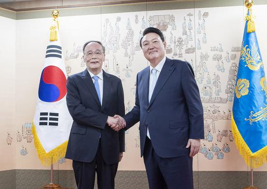 Visiting Chinese Vice President Wang Qishan (L) meets with South Korea's newly sworn-in President Yoon Suk-yeol in Seoul, South Korea, May 10, 2022. (Xinhua/Li Tao)