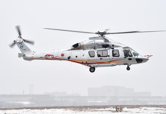 Photo taken on Dec. 20, 2016 shows the AC352 civil helicopter during its maiden flight in Harbin, northeast China's Heilongjiang Province.  (Xinhua/Li He)