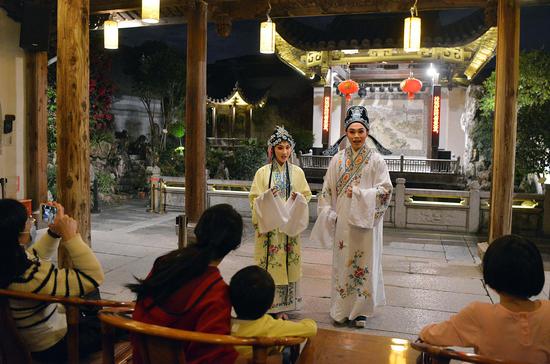 Traditional performance staged in Fuzhou