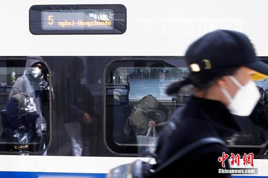 Shanghai resumes more train services