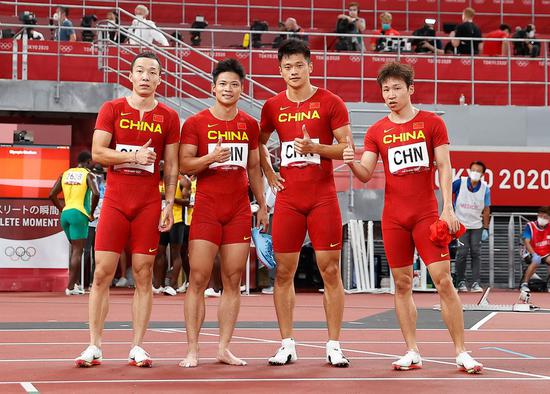 The Chinese team poses for photos after men's 4x100m relay final at Tokyo Olympics, Aug 6, 2021. From left: Wu Zhiqiang, Su Bingtian, Xie Zhenye, Tang Xingqiang. (Photo/Xinhua)