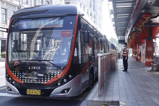 Shanghai resumes public transportation