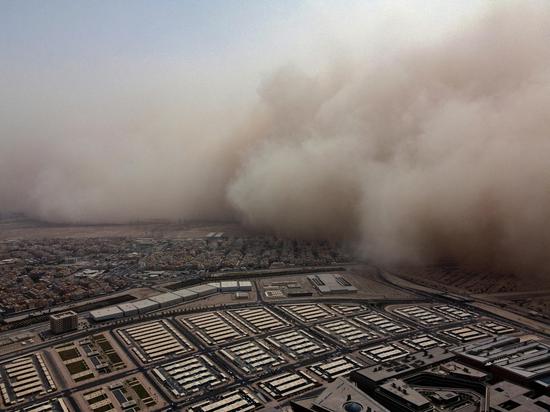 Dense dust sweeps Kuwait