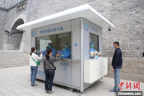 Citizens take nucleic acid testing in Huangyuan County, Qinghai. (Photo provided to China News Service by the government of Huangyuan County)